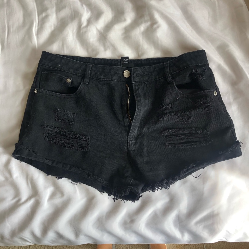 FOREVER 21 black shorts